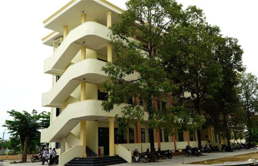 Khối ký túc xá với quy mô 40 phòng vừa hoàn thành cải tạo, phục vụ chỗ ở cho cán bộ phía Tây tỉnh Quảng Ngãi. Ảnh: Lê Phước Ngọc/TTXVN