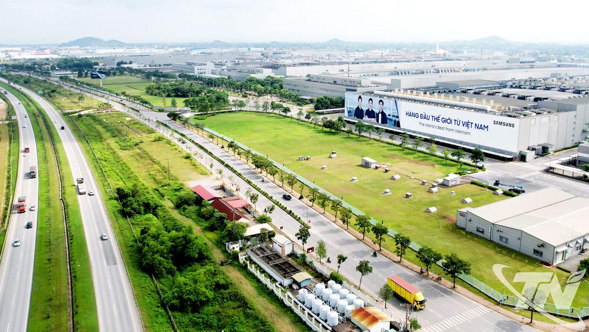 Với sự có mặt của hàng trăm doanh nghiệp FDI trên địa bàn tỉnh đã tạo chuyển biến kinh tế rõ nét, đồng thời đặt ra yêu cầu cấp thiết về phát triển nguồn nhân lực chất lượng cao phục vụ mục tiêu phát triển bền vững. Ảnh: T.L