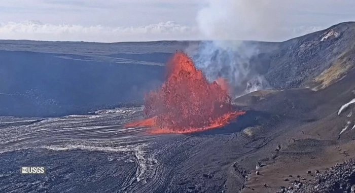 Núi lửa Kilauea ở Hawaii phun trào dung nham
