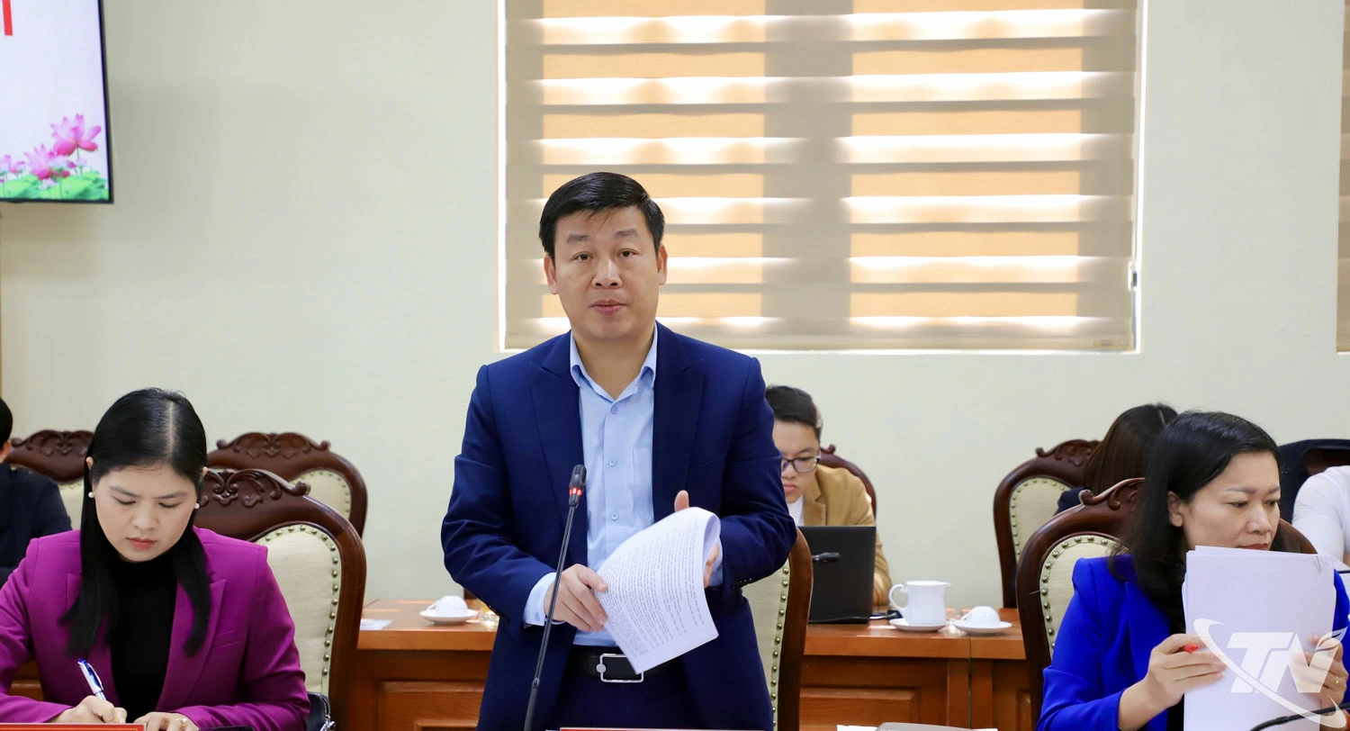 Đại biểu thảo luận tại Phiên họp