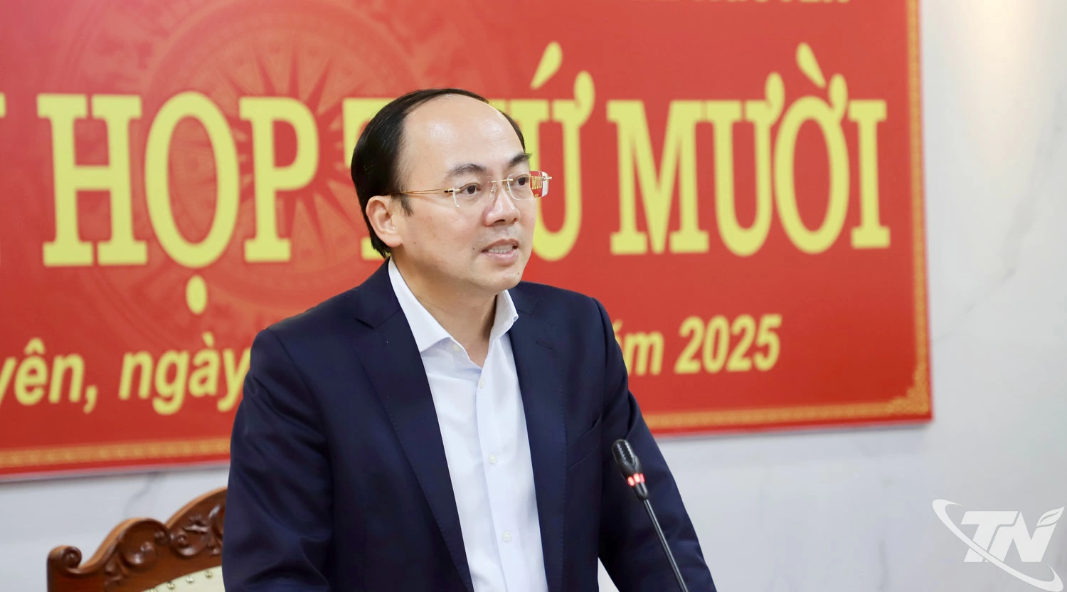 Đồng chí Nguyễn Đăng Bình, Phó Bí thư Thường trực Tỉnh ủy, Chủ tịch HĐND tỉnh phát biểu kết luận Phiên họp.