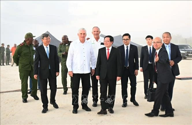Bí thư thứ Nhất Ban Chấp hành Trung ương Đảng Cộng sản Cuba, Chủ tịch Cuba Miguel Díaz-Canel Bermúdez và Phó thủ tướng Chính phủ Hồ Quốc Dũng tham dự sự kiện.