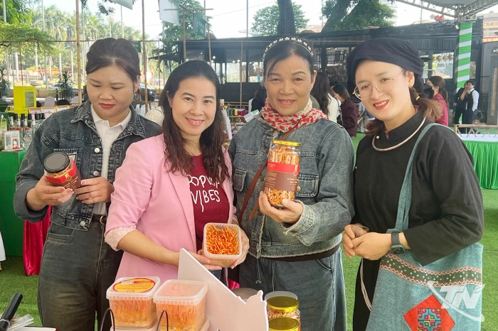 Phụ nữ chung tay xây dựng môi trường sống văn minh