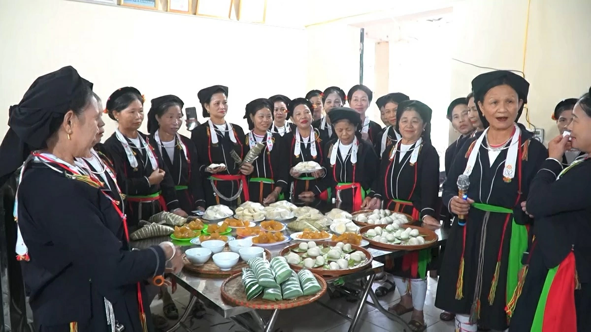 동아리들은 음력 일일과 십오 일, 그리고 주말에 정기적으로 모임을 이어가고 있습니다. 