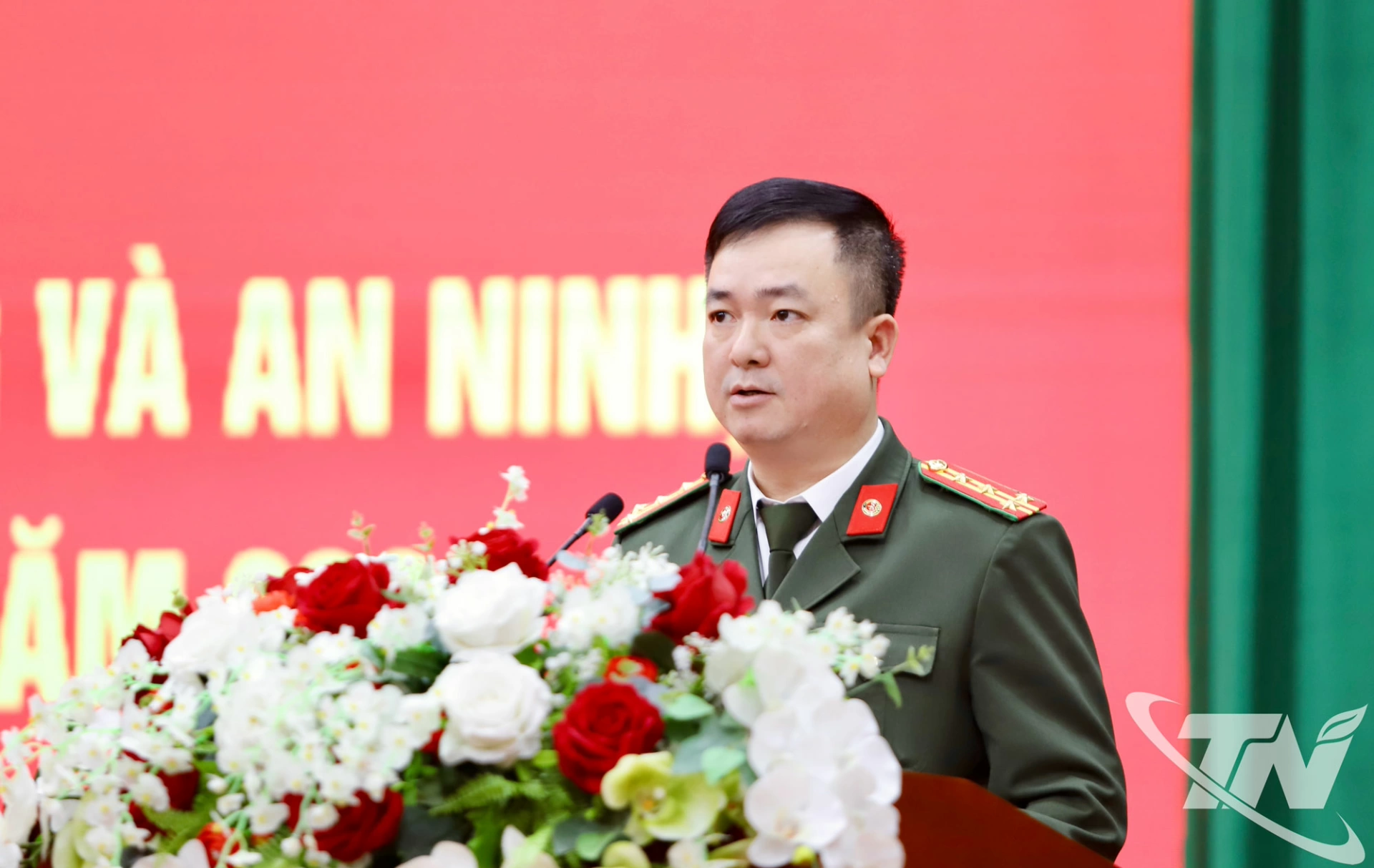 Đại biểu tham luận tại Hội nghị.