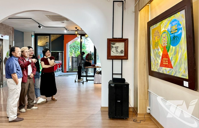 'Sắc mới' - Hơi thở hôm nay từ những giá trị quen