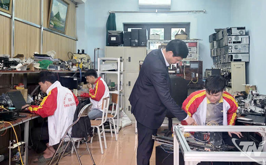 Thầy và trò Trường Đại học Kỹ thuật Công nghiệp (Đại học Thái Nguyên) luôn đổi mới sáng tạo trong dạy học.