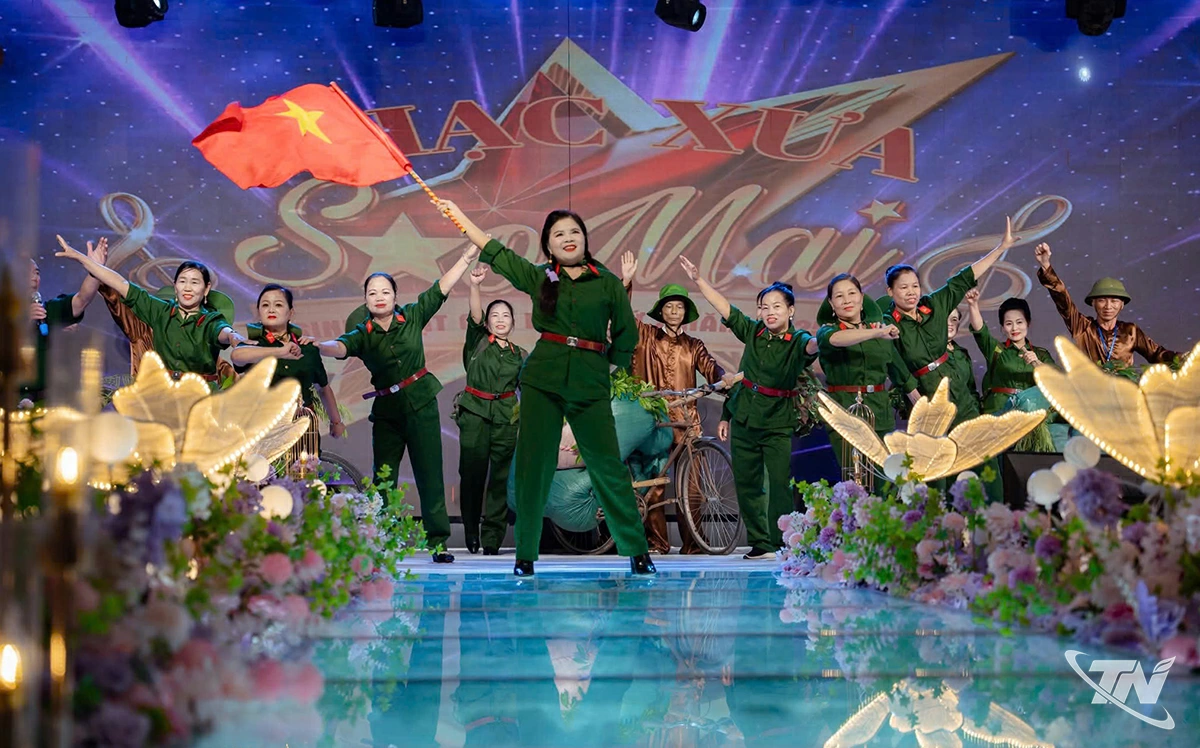 Câu lạc bộ “Nhạc xưa Sao Mai” luôn hướng đến sự chuyên nghiệp khi dàn 
dựng những tiết mục biểu diễn chỉn chu.