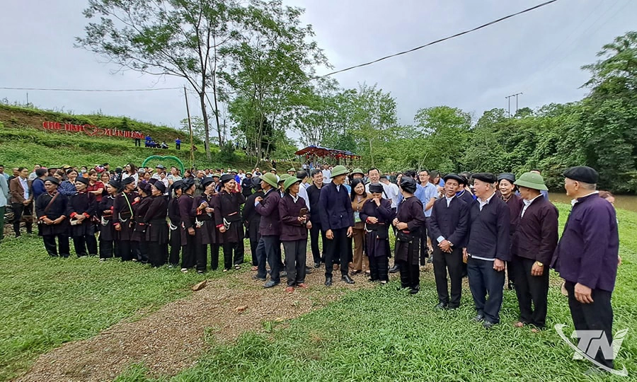 Hát giao duyên ở chợ tình  
Xuân Dương tại thôn Bắc Sen, 
xã Xuân Dương.