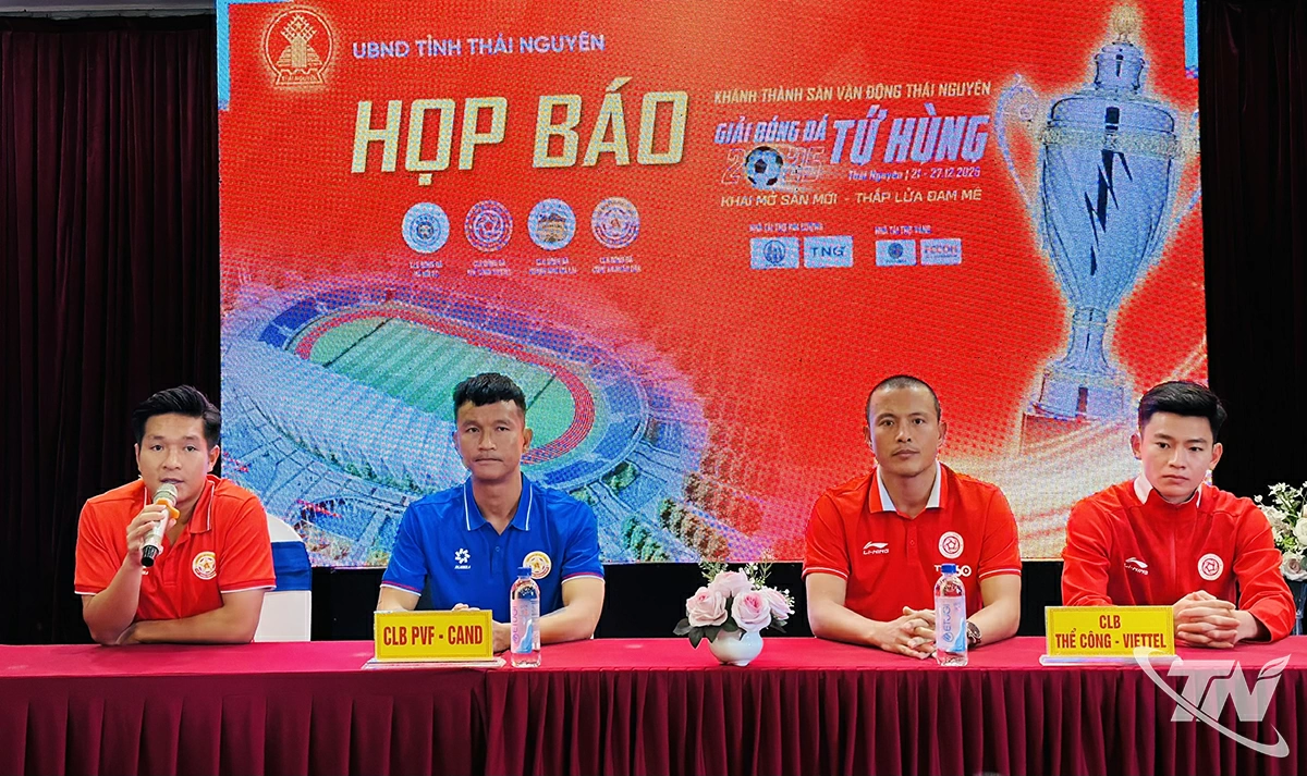 Đại diện các đội chia sẻ tại buổi họp báo.