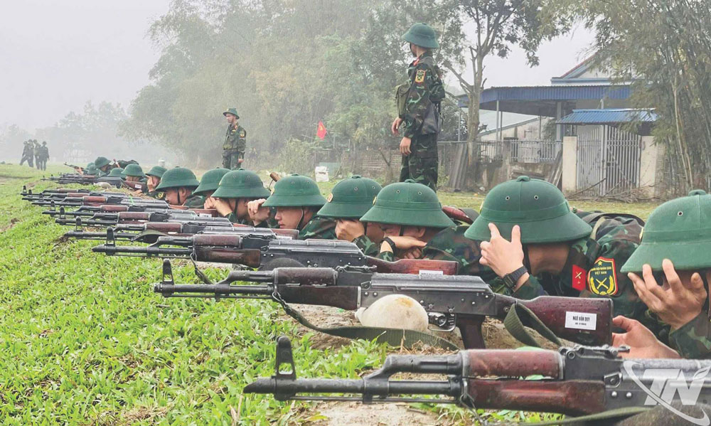 Những tân binh Lữ đoàn 382 say sưa chỉnh đường ngắm