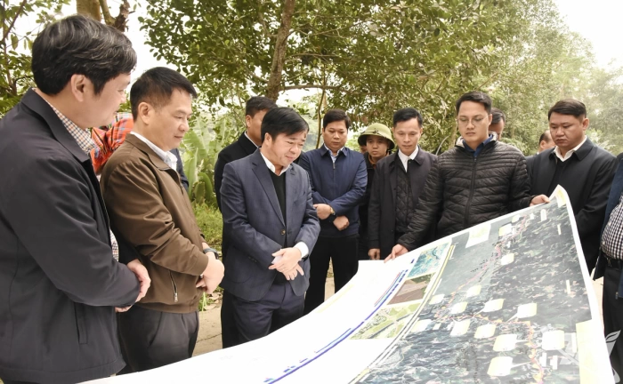 Phó Chủ tịch Thường trực UBND tỉnh Bùi Văn Lương kiểm tra các dự án hạ tầng phía Bắc tỉnh