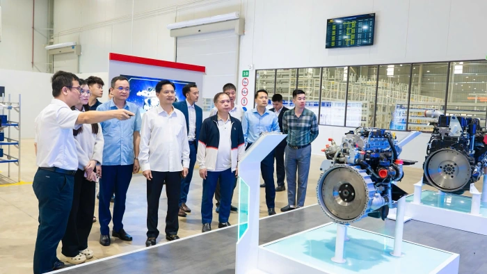 Tìm hiểu, hợp tác phát triển xe điện tại Thái Nguyên