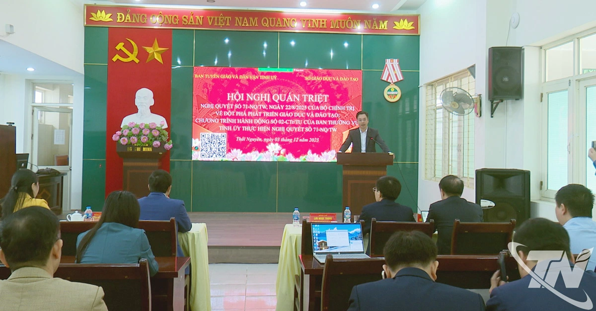 Các đại biểu dự Hội nghị tại điểm cầu Sở Giáo dục và Đào tạo.
