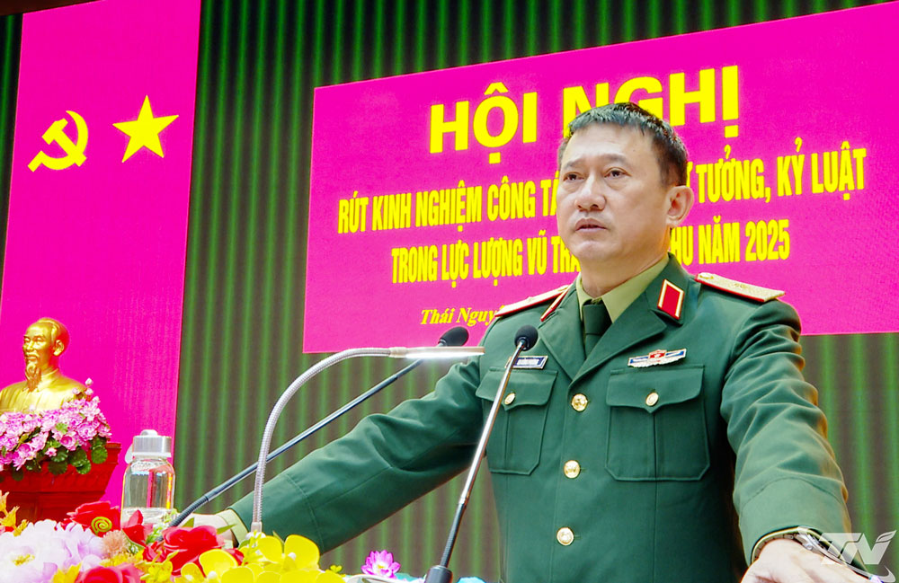 Thiếu tướng La Công Phương phát biểu kết luận tại hội nghị.