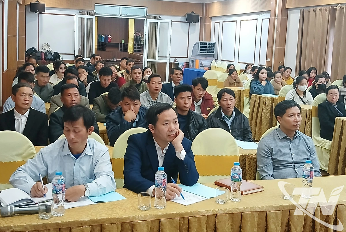 Các đại biểu dự buổi tiếp xúc.