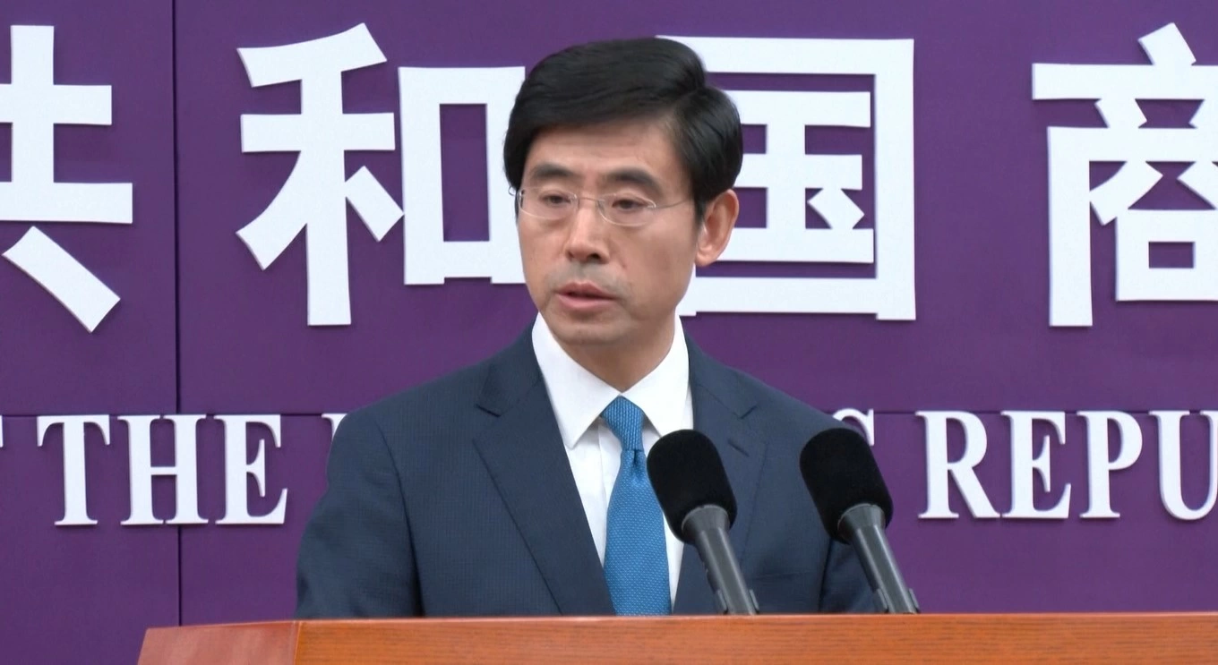 Ông He Yadong, người phát ngôn Bộ Thương mại Trung Quốc tại buổi họp báo.