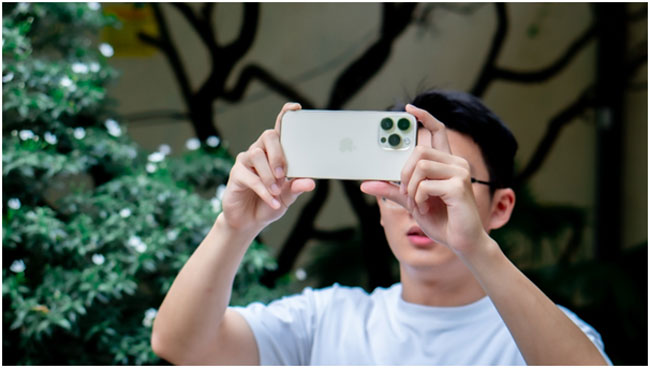 Mức chênh lệch của iPhone 14 thường và iPhone 14 Pro Max cũ.