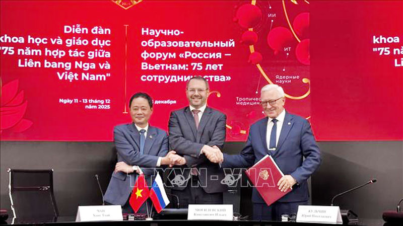 Lễ ký kết thoả thuận hợp tác giữa Viện Hàn lâm KH và CN Việt Nam (VAST) với Viện Hàn lâm KH Nga. Ảnh: Tâm Hằng/TTXVN