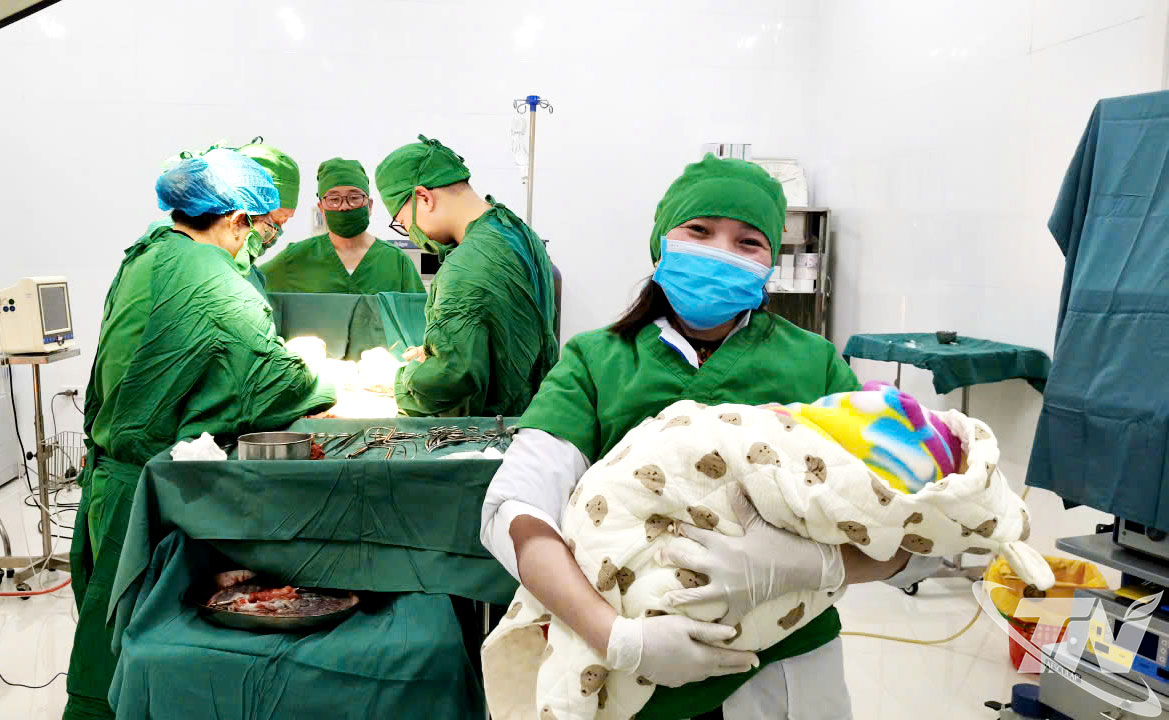Các y, bác sĩ tại Trung tâm Y tế Ba Bể đã làm chủ được nhiều kỹ thuật mới, giúp nâng cao chất lượng chuyên môn.
