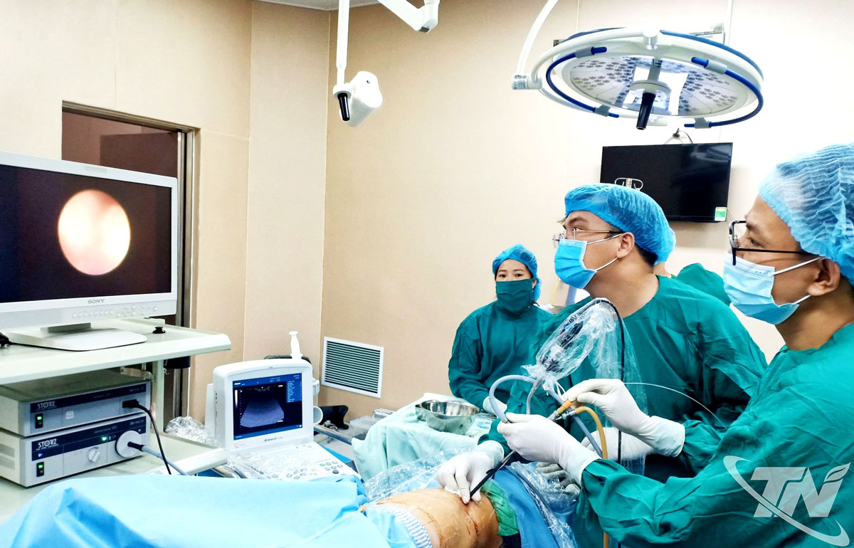 Với các kỹ thuật hiện đại, giải pháp công nghệ tiên tiến cùng tinh thần tận tâm của đội ngũ y, bác sĩ tại Bệnh viện Đa khoa Bắc Kạn đã góp phần nâng cao chất lượng khám, chữa bệnh cho nhân dân. Ảnh: T.L