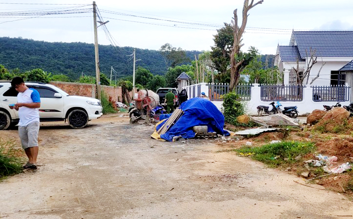 Hiện trường xảy ra vụ nổ súng làm chết tại chỗ 2 người ở ấp Bến Tràm, xã Cửa Dương, TP. Phú Quốc, ngày 27-10. 