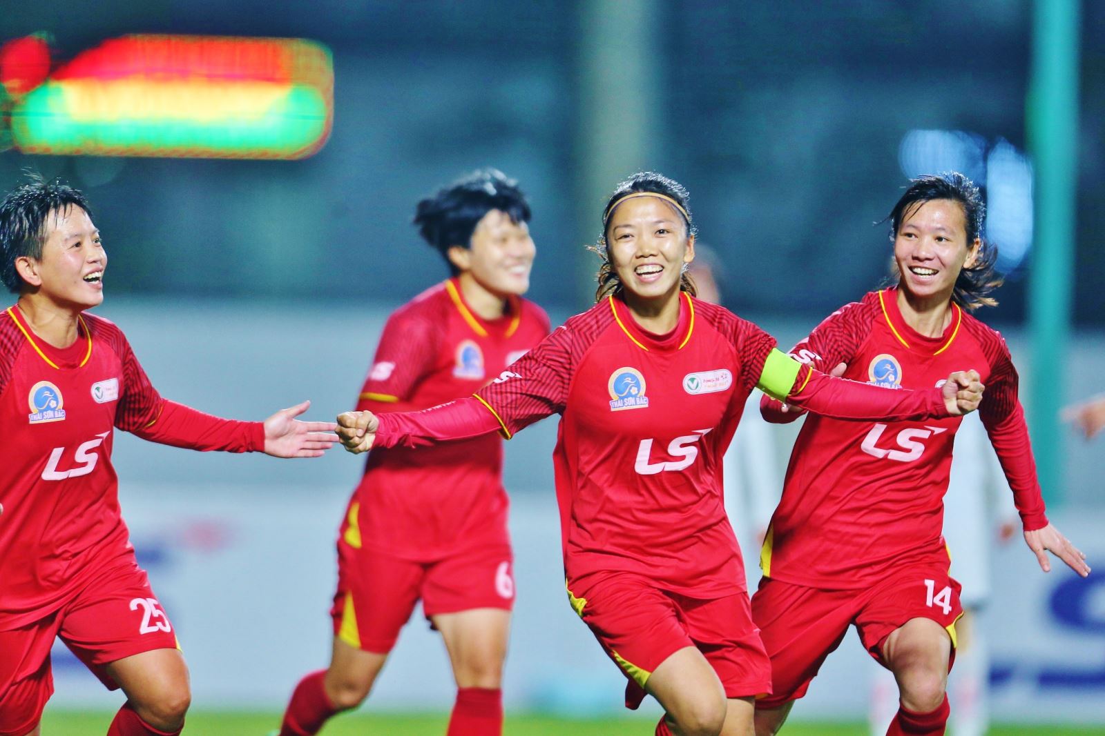 Đội tuyển bóng đá nữ Việt Nam đi vào lịch sử khi giành quyền tham dự Cúp bóng đá nữ thế giới FIFA World Cup 2023. Ảnh: VFF