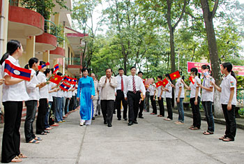 Phó Chủ tịch Nước CHDCND Lào thăm và làm việc tại tỉnh Thái Nguyên