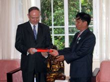 Pháp tặng Huân chương Văn học Nghệ thuật cho nhà văn Nguyễn Huy Thiệp