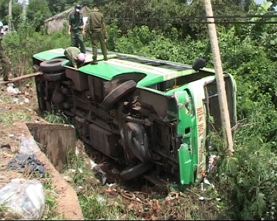 Tai nạn xe buýt làm 22 người thương vong