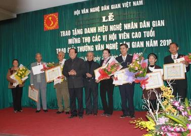 Trao tặng danh hiệu Nghệ nhân Dân gian 2010
