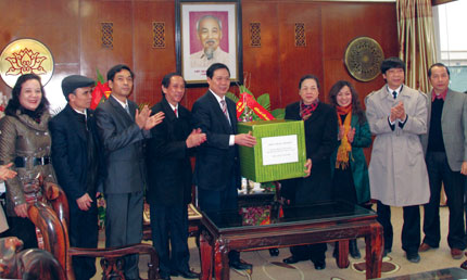 Đồng chí Hà Thị Khiết, Bí thư TW Đảng thăm và chúc Tết Đảng bộ và nhân dân tỉnh Thái Nguyên