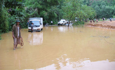 Chỉ thị của Chủ tịch UBND tỉnh về công tác phòng, chống thiên tai, lụt, bão và tìm kiếm cứu nạn năm 2012
