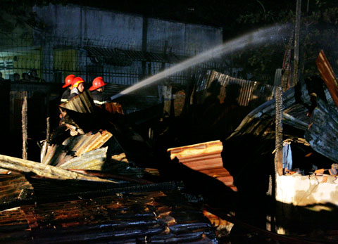 Nhà trọ sát bệnh viện bị phóng hỏa, một người chết