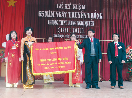 Trường THPT Lương Ngọc Quyến kỷ niệm 65 năm Ngày truyền thống
