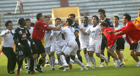 Vòng 8 V-League 2010: Tính nghệ thuật bóng đá ở đâu ?