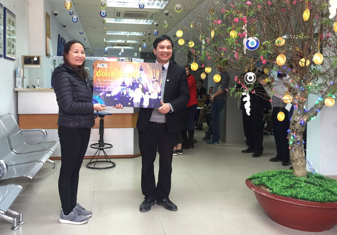 ACB Thái Nguyên trao thưởng cho khách hàng