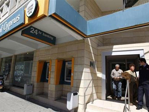 Cyprus bán vàng theo yêu cầu nhà tài trợ