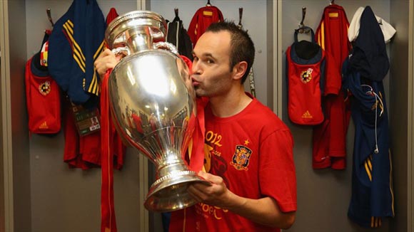 Iniesta là cầu thủ xuất sắc nhất Euro 2012