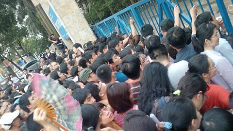 Tôi “sống sót” sau đêm mua đơn vào trường Thực Nghiệm