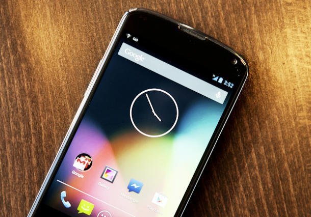 Smartphone "bom tấn" Nexus 4 cháy hàng