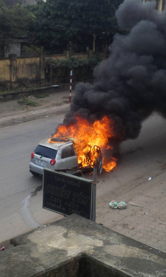 Cháy xe ô tô do chập hệ thống điện