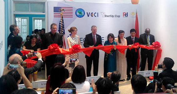 Khai trương Trung tâm Nguồn lực, Giáo dục, Tiếp cận và Đào tạo dành cho nữ doanh nhân Việt Nam