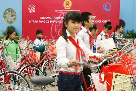 Hành trình cuộc sống - Mang niềm vui đến với trẻ em nghèo Thái Nguyên
