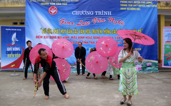 Ra mắt Câu lạc bộ văn nghệ