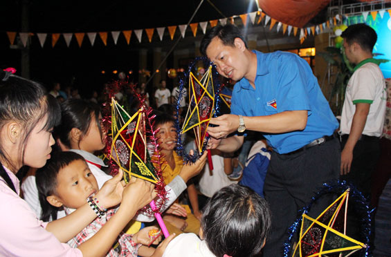 Chung tay thắp sáng ước mơ trẻ em nghèo