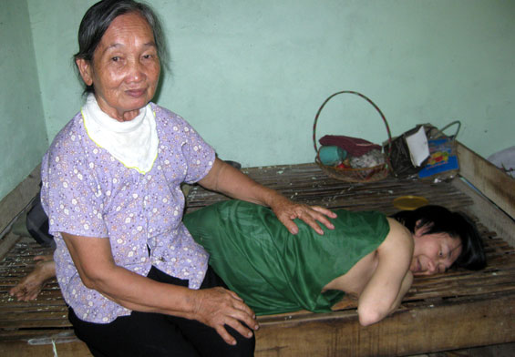 Người mẹ gần nửa thế kỷ khóc con