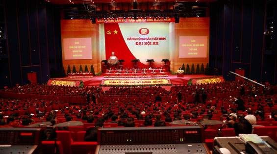 Biểu quyết thông qua danh sách ứng cử, đề cử