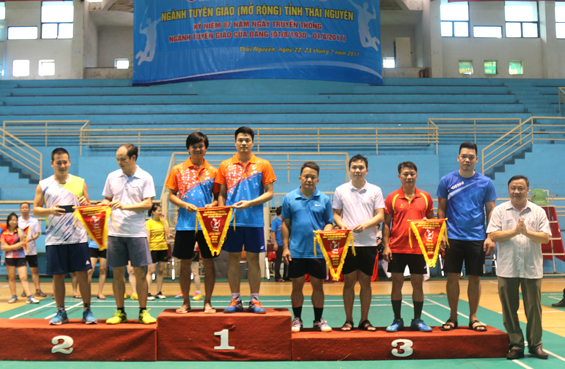 Trên 100 VĐV tham gia giải Cầu lông ngành Tuyên giáo mở rộng