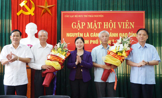 Gặp mặt hội viên Câu lạc bộ Hưu trí